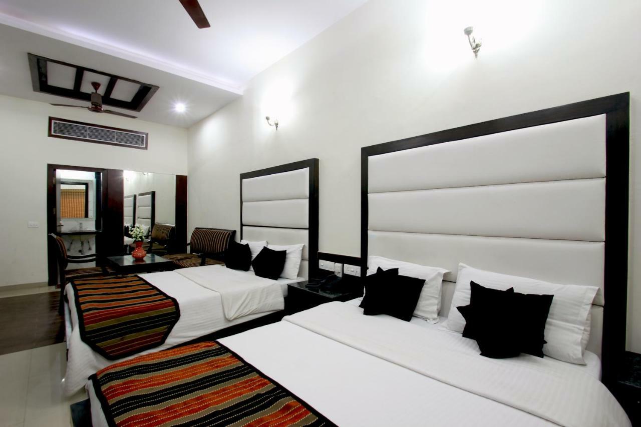 Hotel Mohan International New Delhi Exterior photo