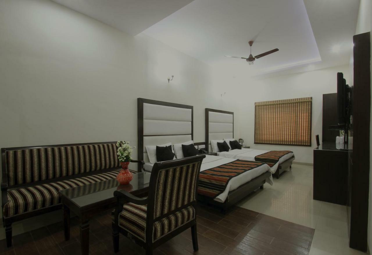 Hotel Mohan International New Delhi Exterior photo